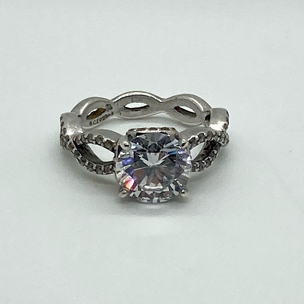 Vtg Sterling Silver & CZ Stone Twisted Band Raised Cutout Setting Ring | Sz 8